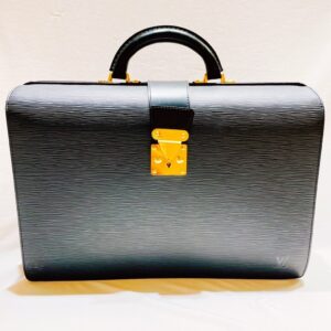 ルイヴィトン　エピ セルヴィエット フェルモワール